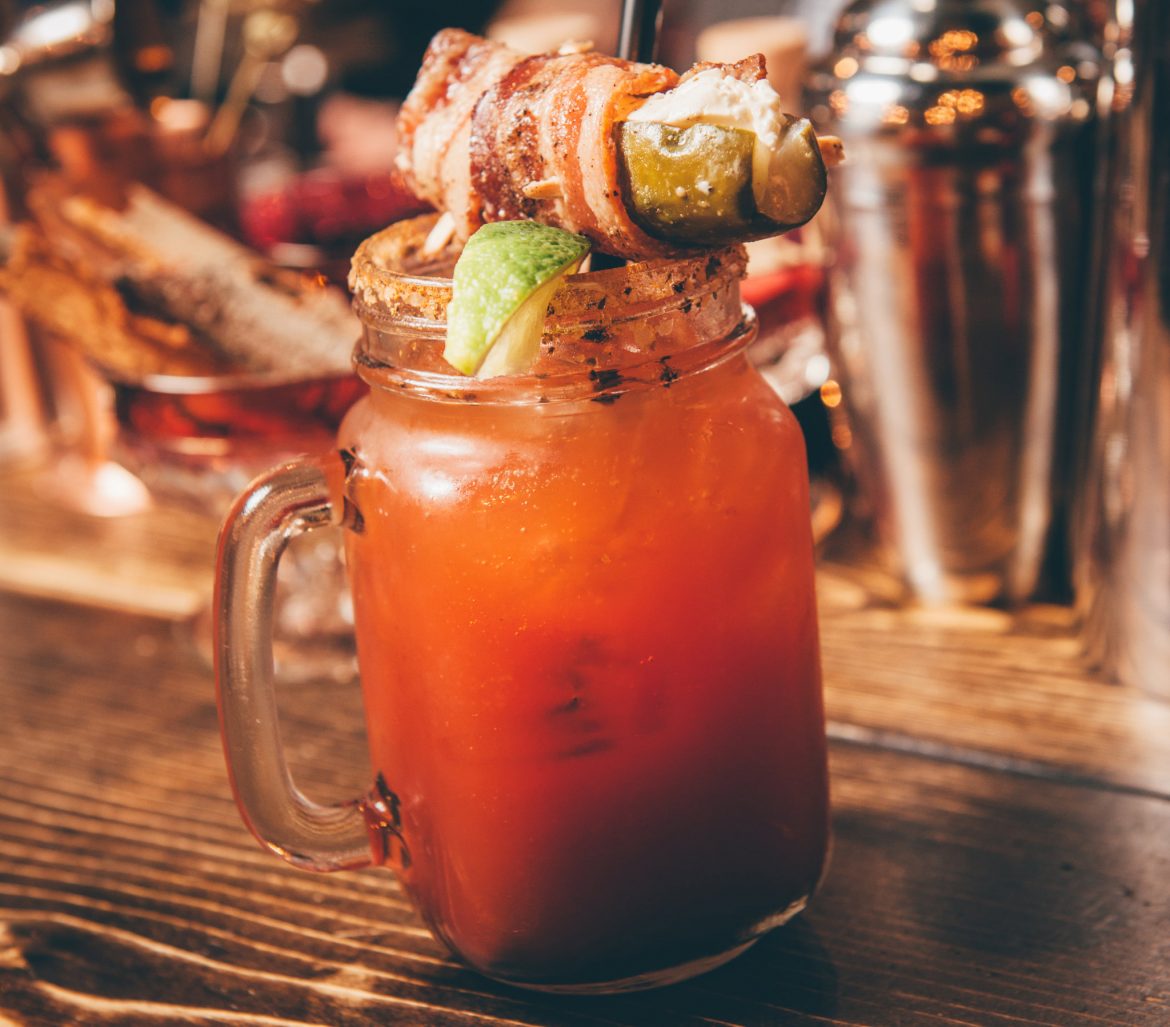 Cocktail Bloody Caesar – thứ đồ uống đặc trưng của đất nước hình lá phong