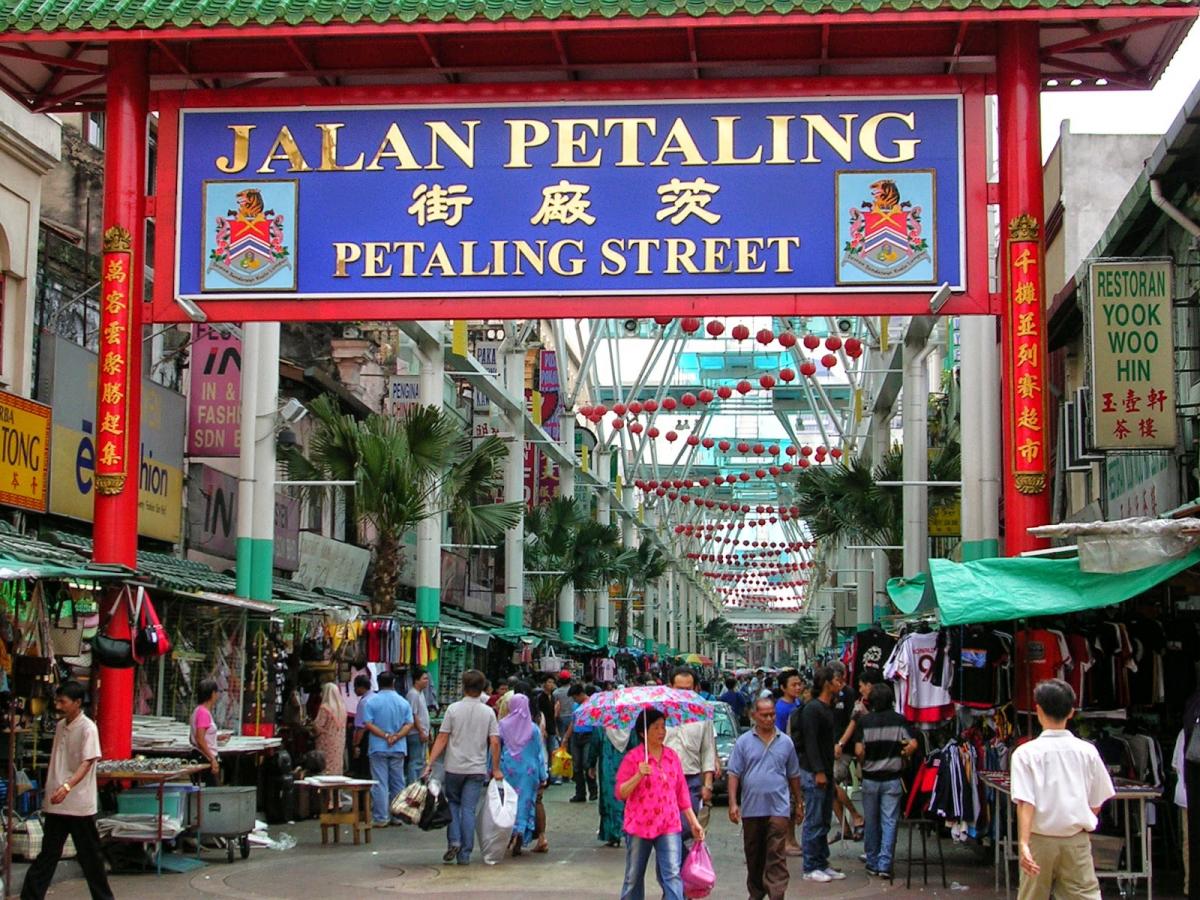 Trả giá ở đường Petaling khi mua đồ