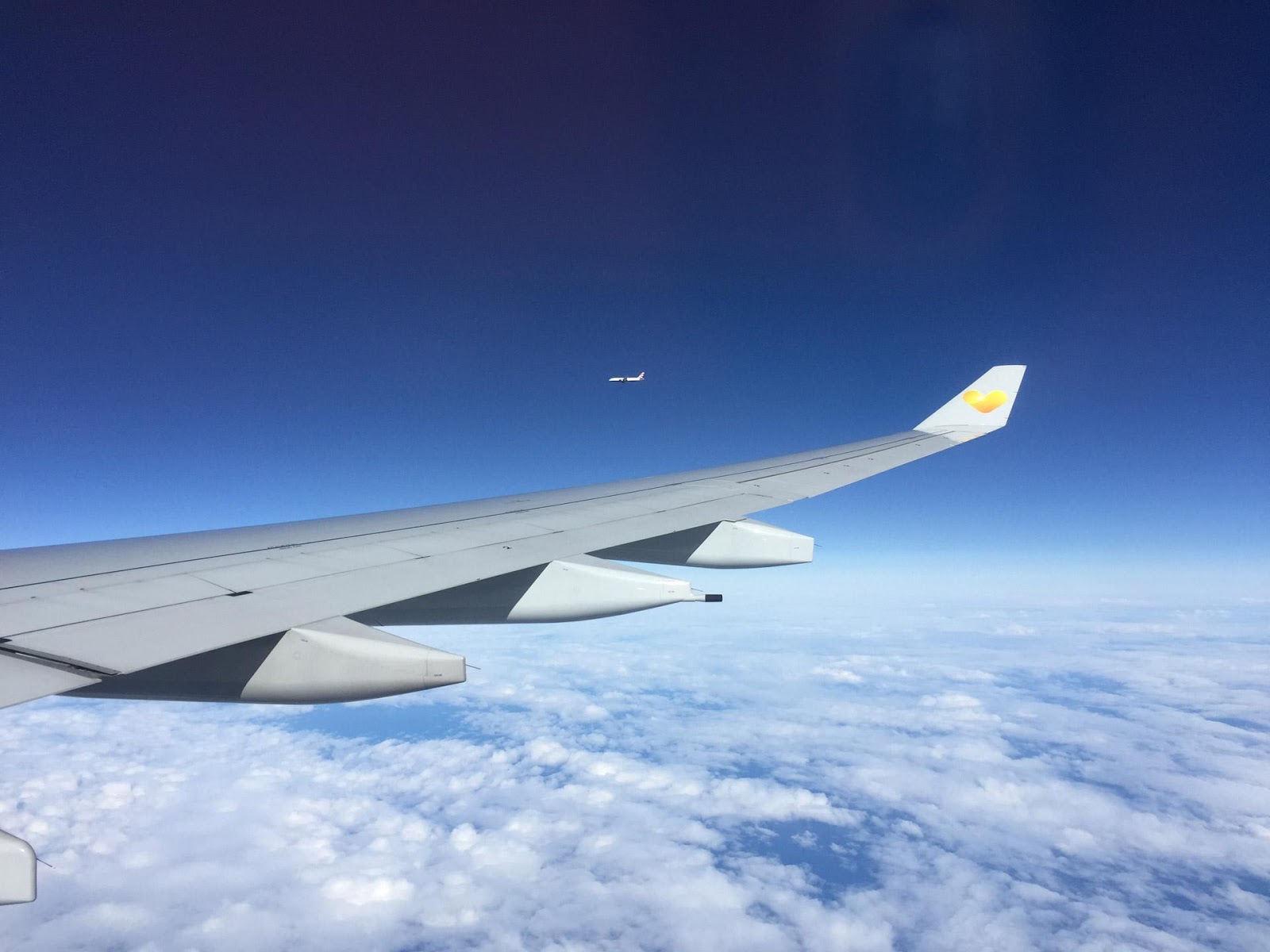 Cơn lốc giảm giá vé máy bay Vietnam Airlines đi Châu Âu